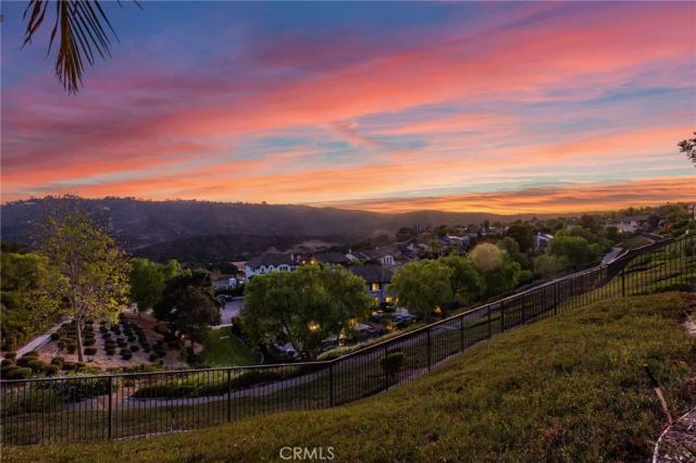 33 Glittering Sky, Aliso Viejo, CA 92656