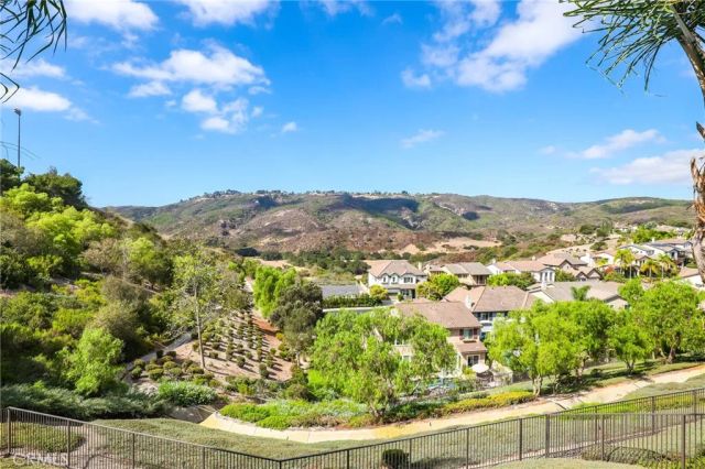 33 Glittering Sky, Aliso Viejo, CA 92656