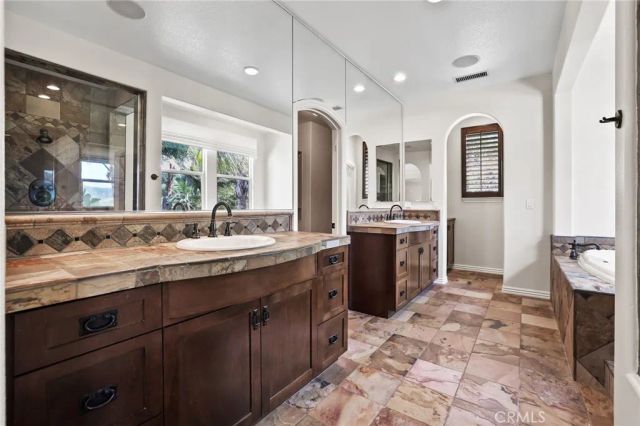 33 Glittering Sky, Aliso Viejo, CA 92656