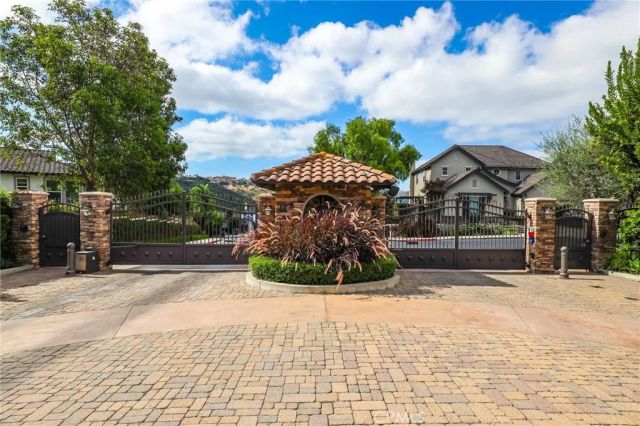 33 Glittering Sky, Aliso Viejo, CA 92656