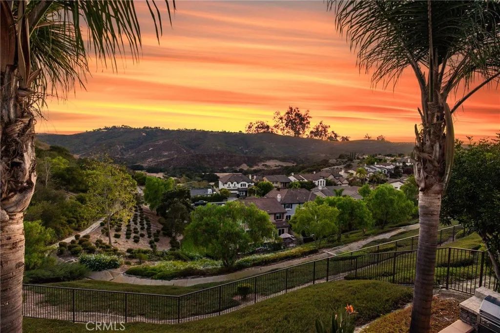 33 Glittering Sky, Aliso Viejo, CA 92656