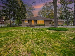 204 N Fruitport Road, Spring Lake Vllg, MI 49456