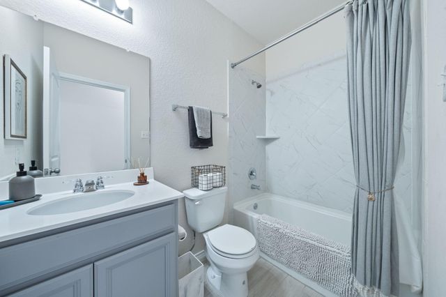 222 Grace Lilly DR, Buda, TX 78610