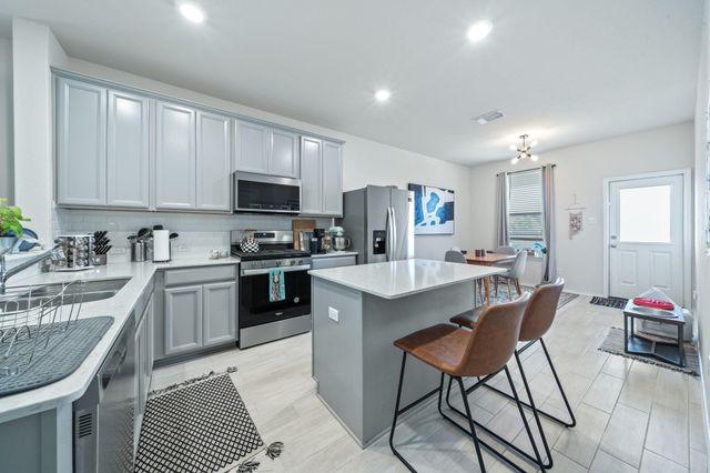 222 Grace Lilly DR, Buda, TX 78610