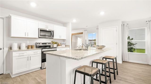 622 Beechwood Circle, Thomasville, NC 27360