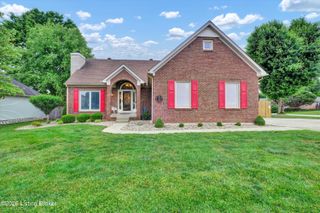 411 Circle Valley Dr, Louisville, KY 40229