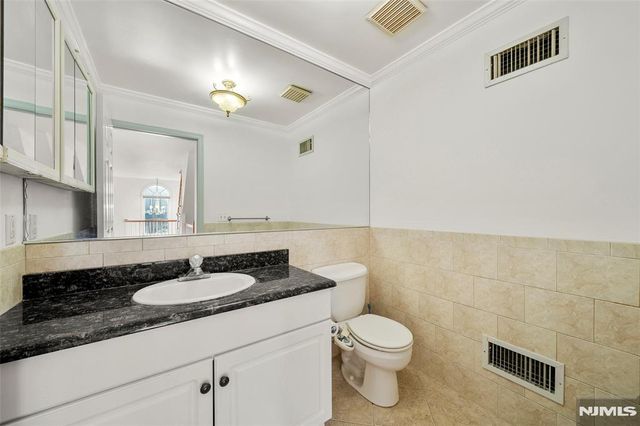 29 Prospect Street, Palisades Park, NJ 07650