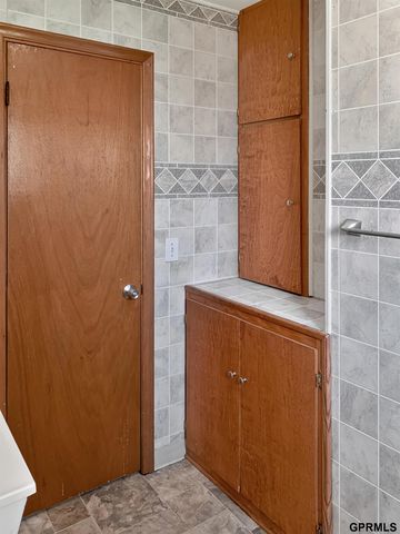 4864 Jaynes Street, Omaha, NE 68104
