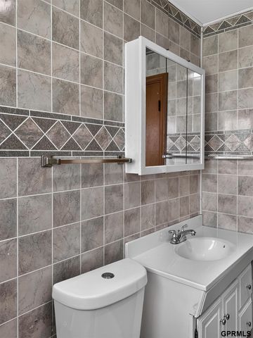 4864 Jaynes Street, Omaha, NE 68104