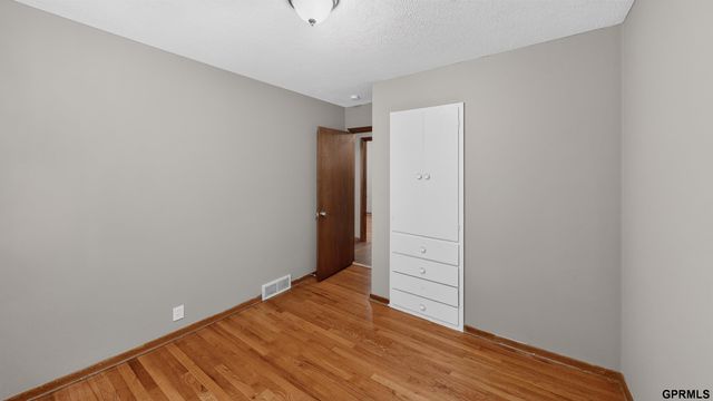 4864 Jaynes Street, Omaha, NE 68104