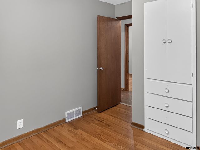 4864 Jaynes Street, Omaha, NE 68104