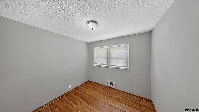 4864 Jaynes Street, Omaha, NE 68104