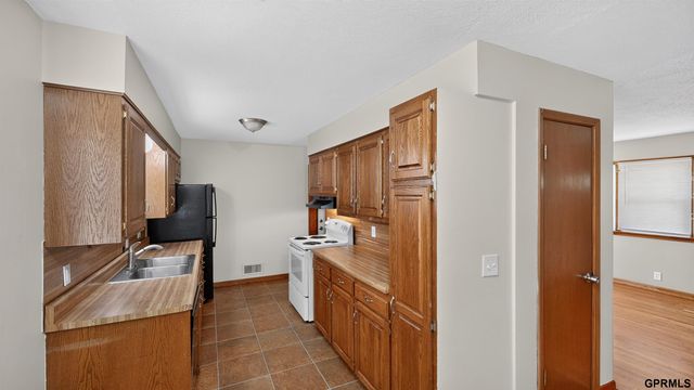 4864 Jaynes Street, Omaha, NE 68104