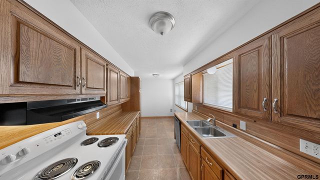 4864 Jaynes Street, Omaha, NE 68104