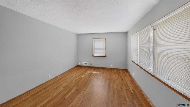 4864 Jaynes Street, Omaha, NE 68104