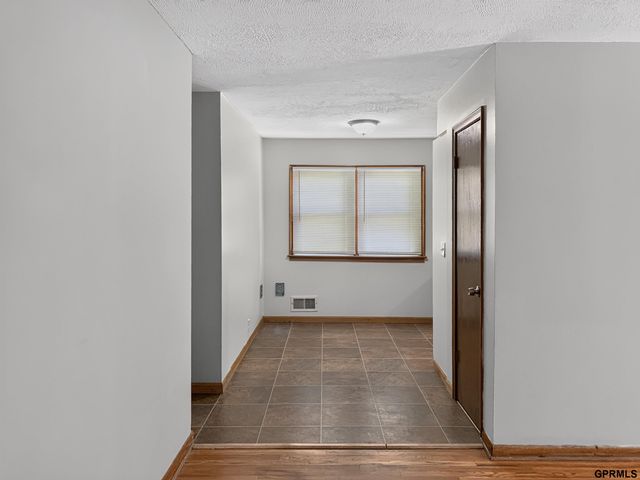4864 Jaynes Street, Omaha, NE 68104