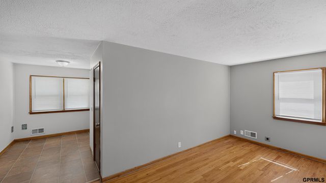 4864 Jaynes Street, Omaha, NE 68104