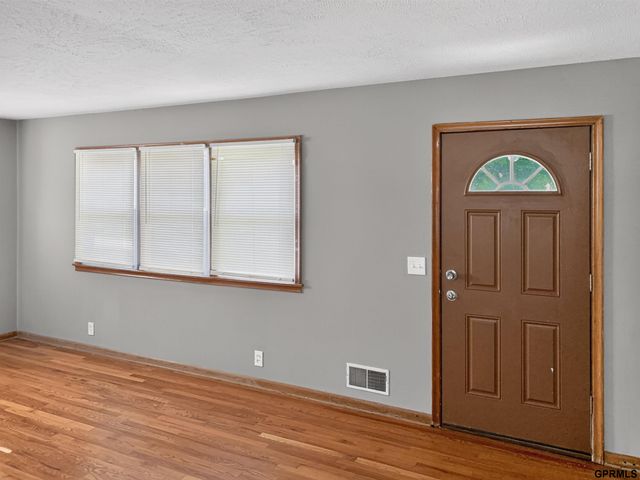 4864 Jaynes Street, Omaha, NE 68104