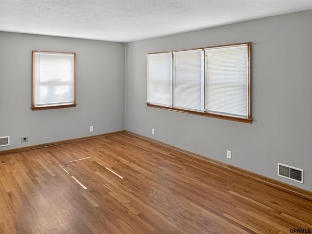 4864 Jaynes Street, Omaha, NE 68104