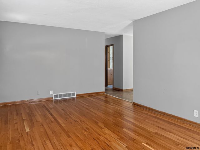 4864 Jaynes Street, Omaha, NE 68104