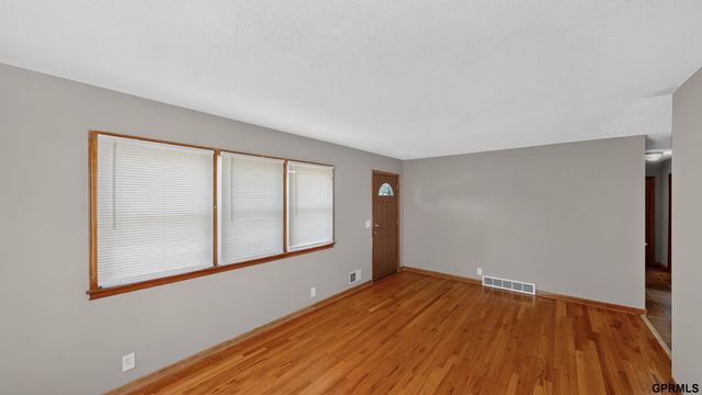 4864 Jaynes Street, Omaha, NE 68104