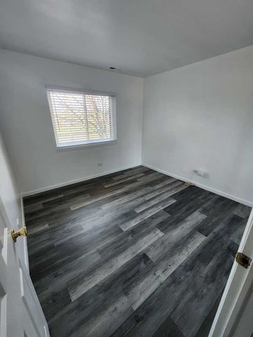 1781 W Algonquin Road 2B, Mount Prospect, IL 60056