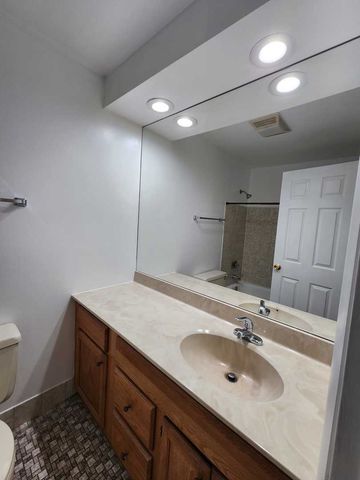 1781 W Algonquin Road 2B, Mount Prospect, IL 60056