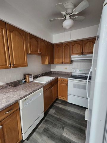 1781 W Algonquin Road 2B, Mount Prospect, IL 60056