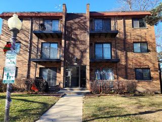 1781 W Algonquin Road 2B, Mount Prospect, IL 60056