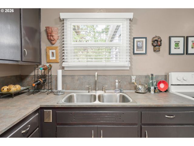 97 W 36TH Ave, Eugene, OR 97405