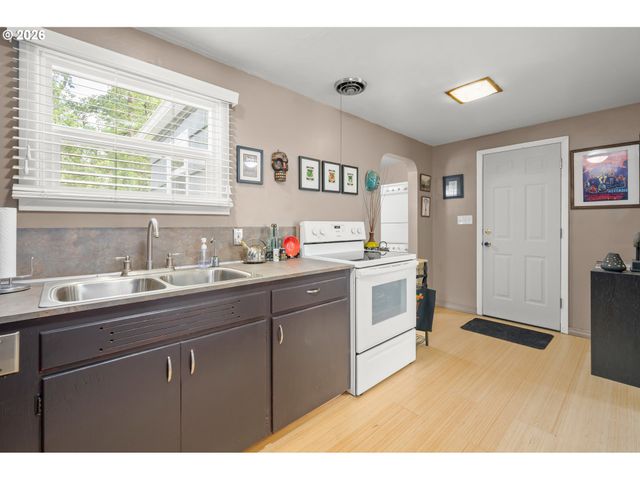 97 W 36TH Ave, Eugene, OR 97405