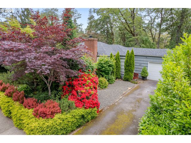97 W 36TH Ave, Eugene, OR 97405