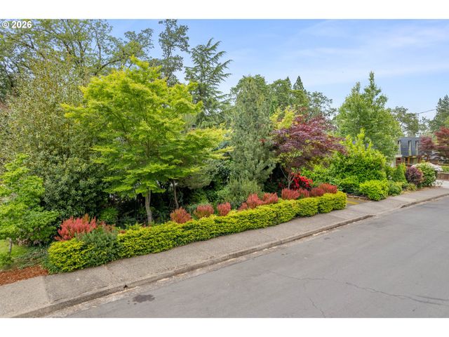 97 W 36TH Ave, Eugene, OR 97405