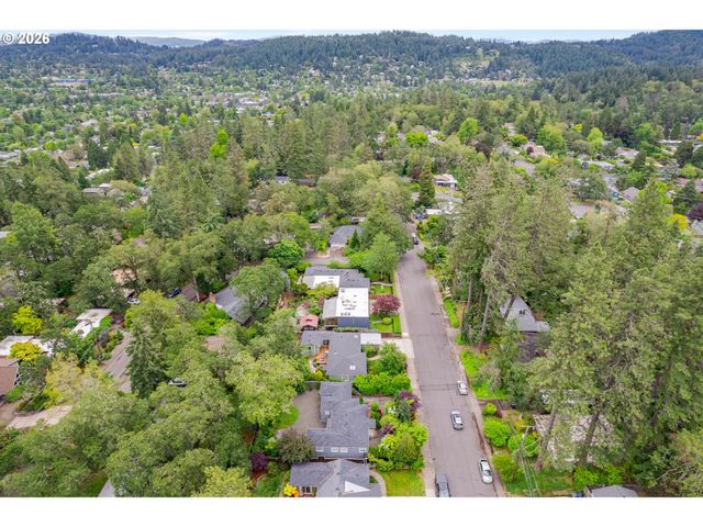 97 W 36TH Ave, Eugene, OR 97405