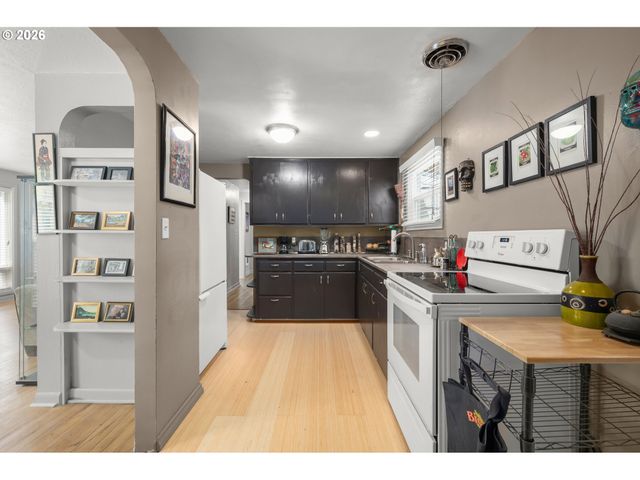 97 W 36TH Ave, Eugene, OR 97405