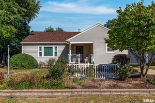 2458 E CENTRAL PARK Avenue, Davenport, IA 52803