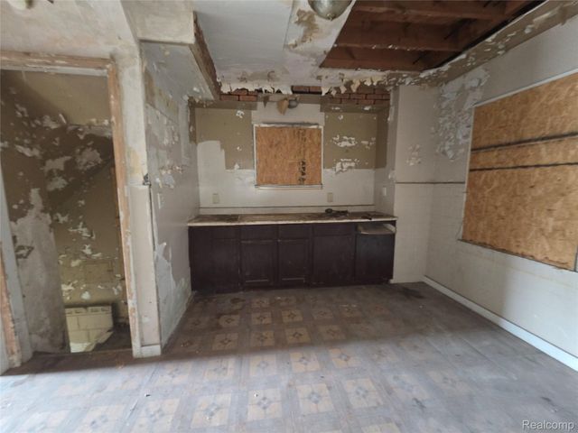 16808 Mendota Street, Detroit, MI 48221