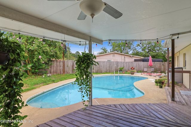 1927 MONTEAU Drive, Jacksonville, FL 32210