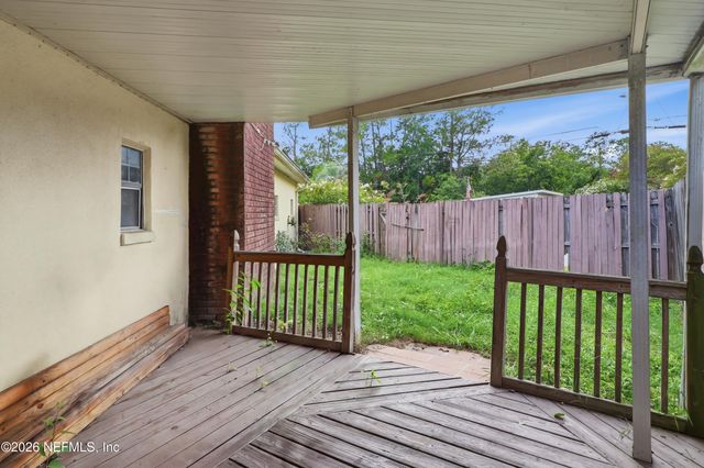 1927 MONTEAU Drive, Jacksonville, FL 32210