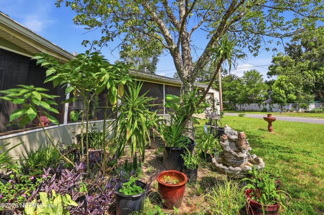 1927 MONTEAU Drive, Jacksonville, FL 32210