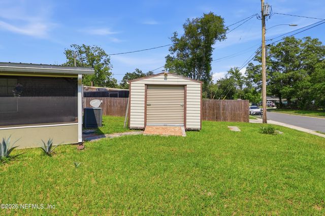 1927 MONTEAU Drive, Jacksonville, FL 32210