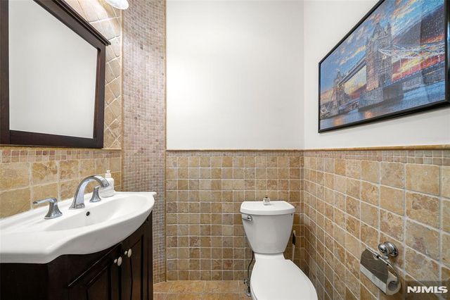 236 Columbus Avenue 3, Palisades Park, NJ 07650