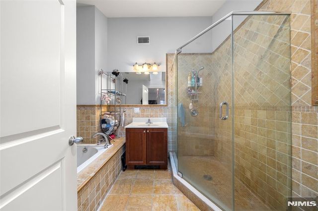 236 Columbus Avenue 3, Palisades Park, NJ 07650