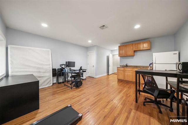 236 Columbus Avenue 3, Palisades Park, NJ 07650