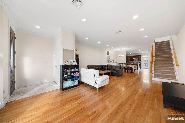 236 Columbus Avenue 3, Palisades Park, NJ 07650