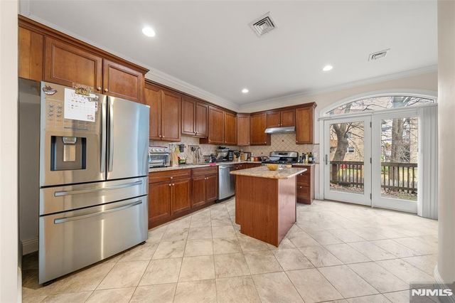 236 Columbus Avenue 3, Palisades Park, NJ 07650