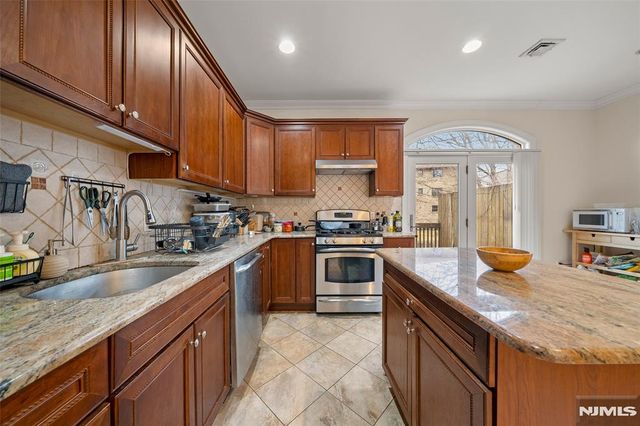 236 Columbus Avenue 3, Palisades Park, NJ 07650