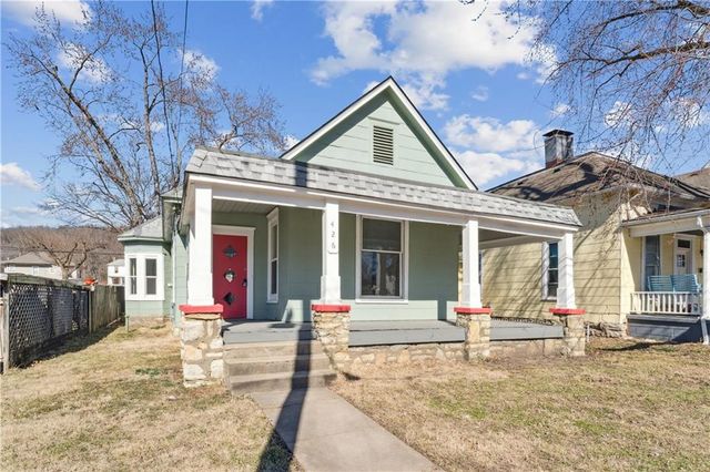 426 Benton Avenue, Excelsior Springs, MO 64024