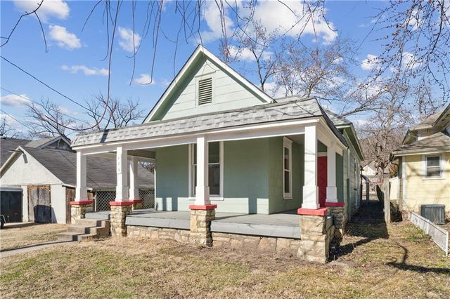 426 Benton Avenue, Excelsior Springs, MO 64024