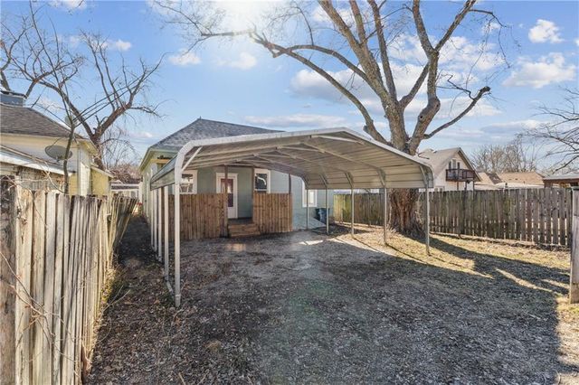 426 Benton Avenue, Excelsior Springs, MO 64024